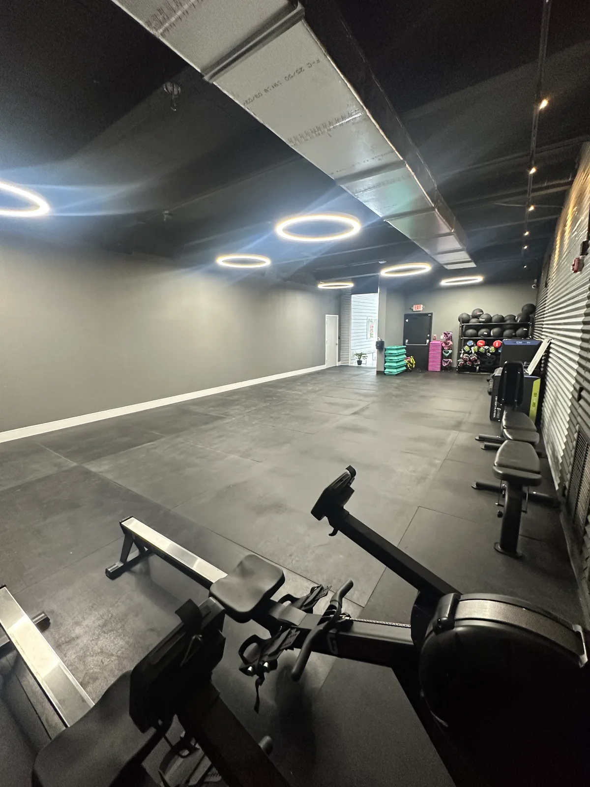 Spacious Fitness Studio in Miami, 85 sqm, showroom presentation, pop-up rental, third interior view