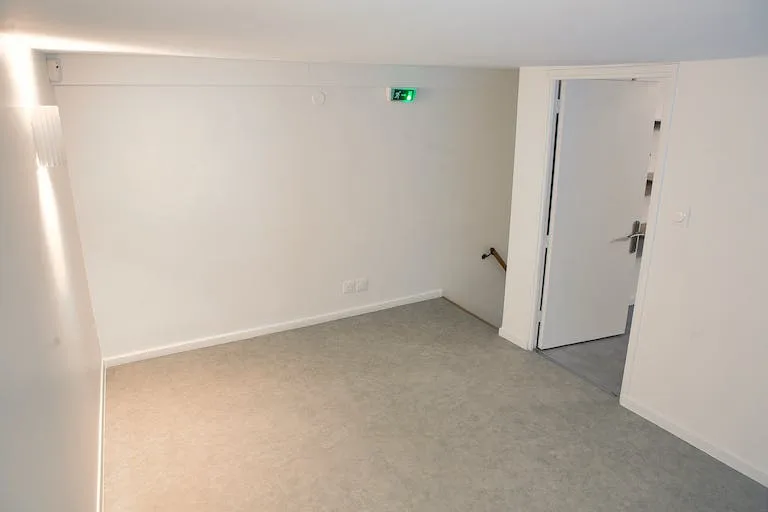 Spacious Gallery and Retail Space on Rue de Turenne, Paris — 4