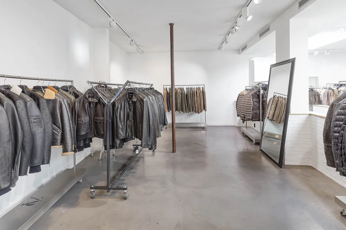 Spacious Ground Floor Event Space with Technical Amenities, 200 sqm, pop up store in Paris, second interior view
