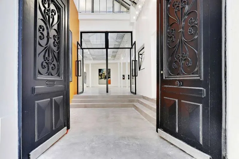 Spacious Ground Floor Showroom in Le Marais, Paris — 4