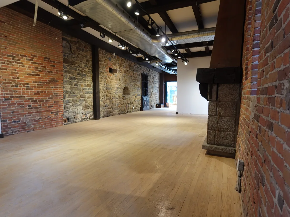 Spacious Heritage Space on Place Jacques Cartier, 280 sqm, pop up store in Montreal, second interior view