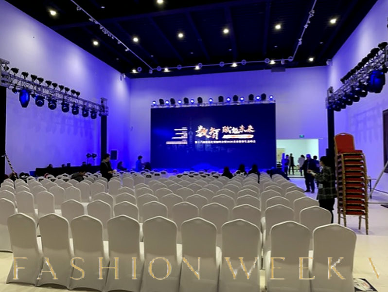 Spacious High Hall for Events in Shanghai, 482 sqm, retail activation, pop-up rental, interior view