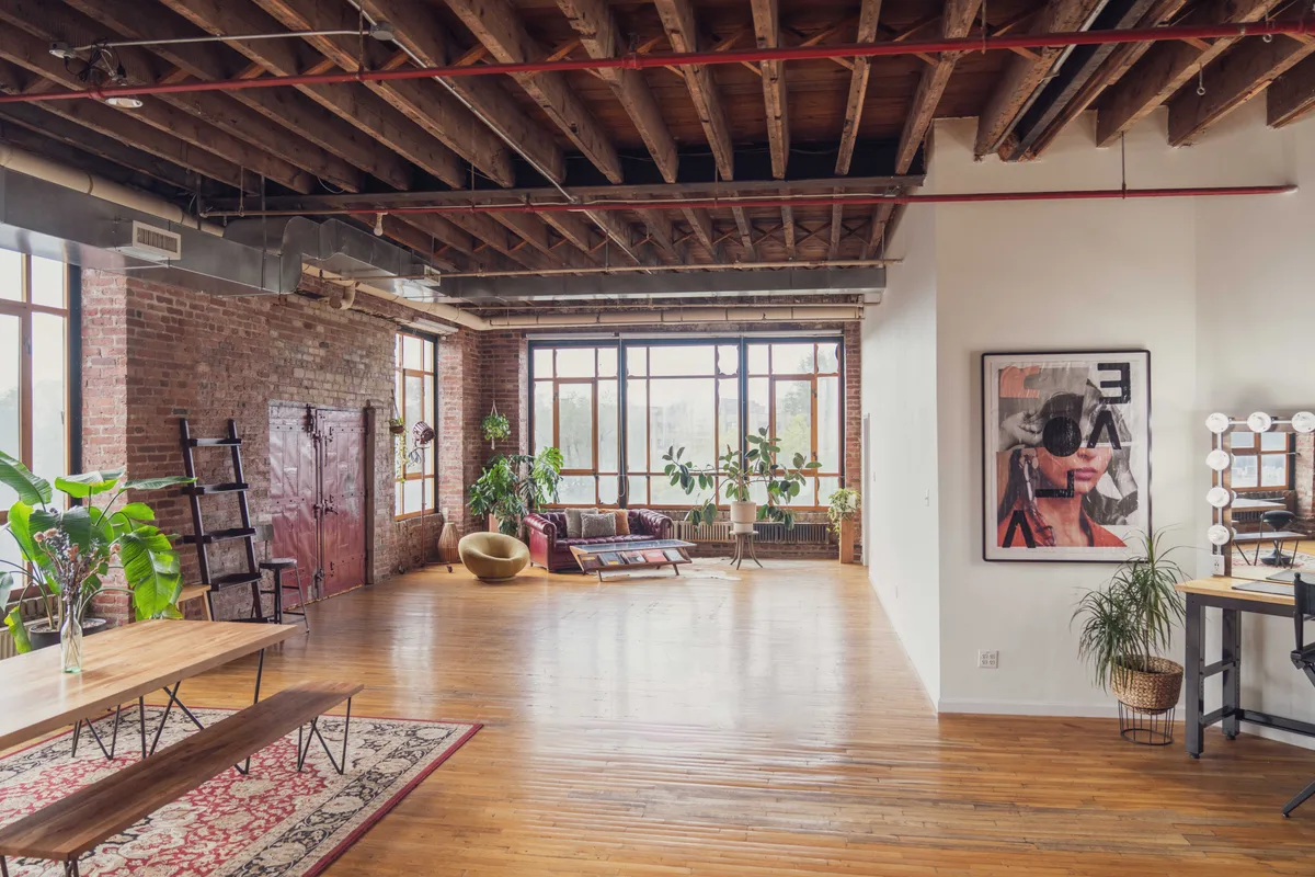 Spacious Industrial Loft Photo Studio with Full Kitchen, 158 sqm, photo shoot, pop-up rental in Brooklyn