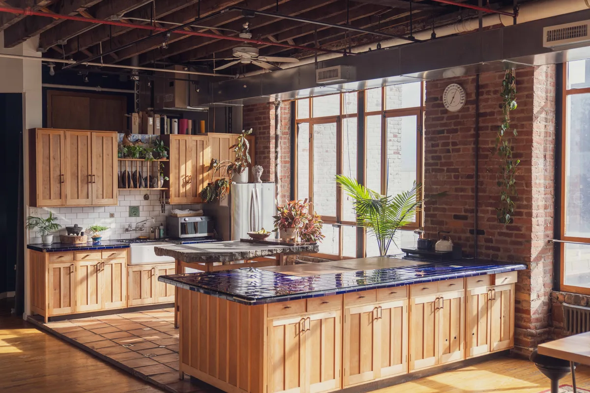 Spacious Industrial Loft Photo Studio with Full Kitchen, 158 sqm, photo shoot, pop-up rental in Brooklyn, interior view