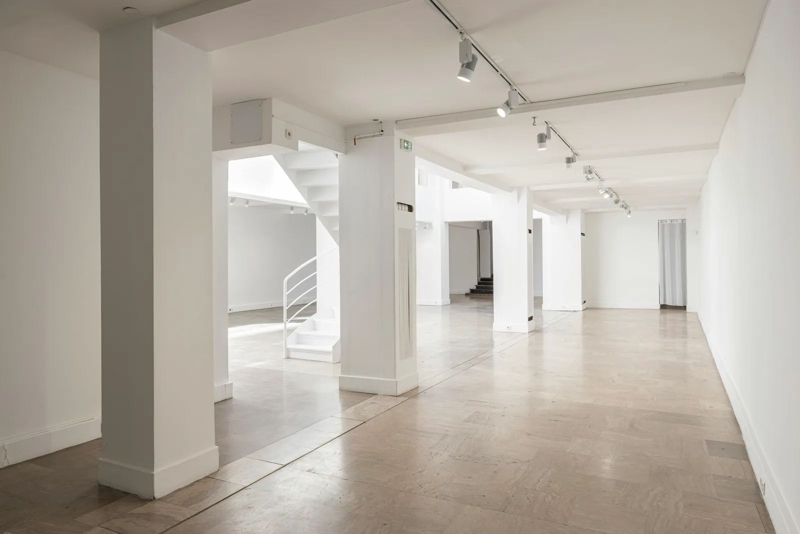 Spacious Industrial Showroom on Rue de Turenne, Paris — 2