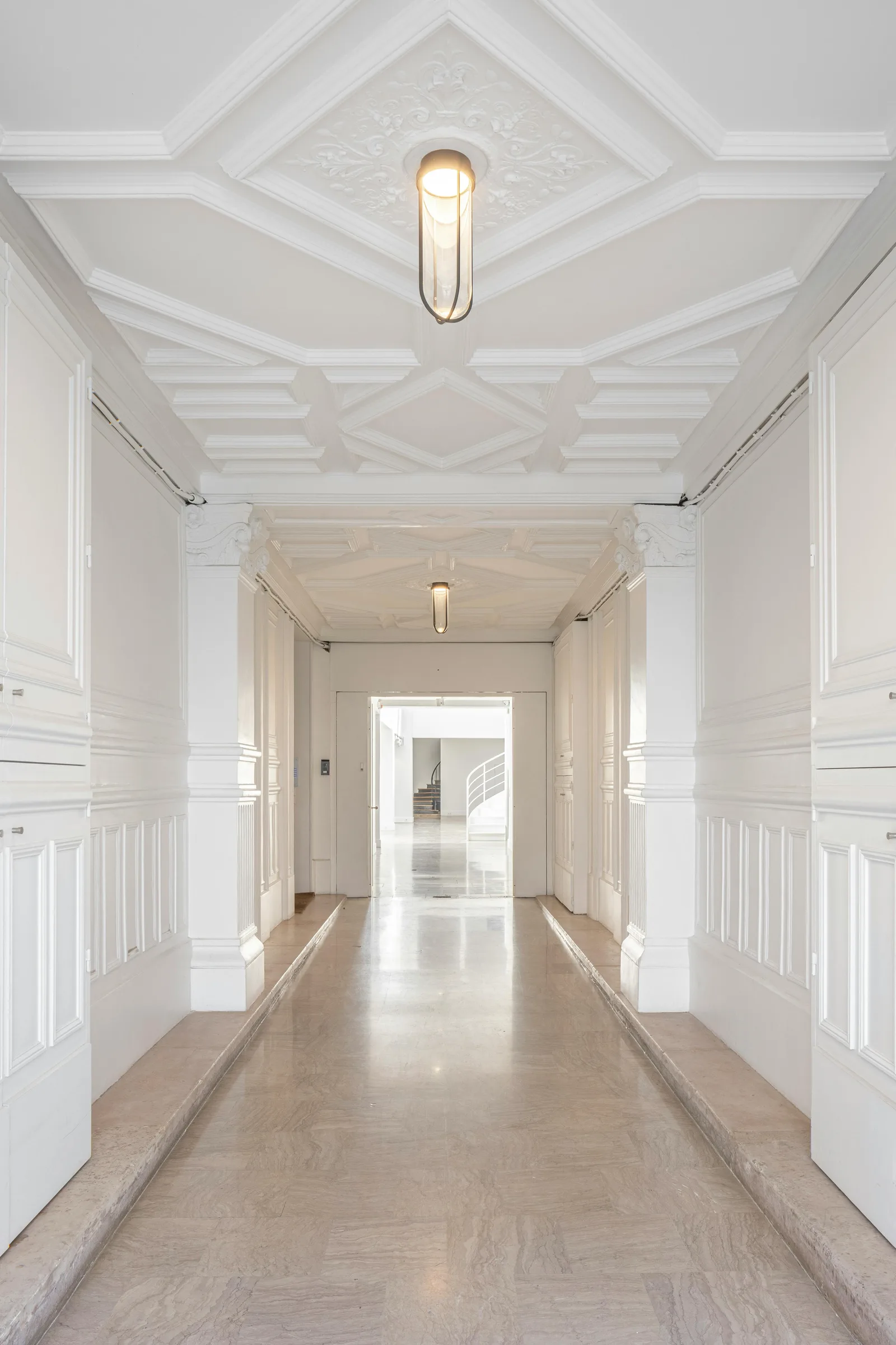 Spacious Industrial Showroom on Rue de Turenne, Paris — 5