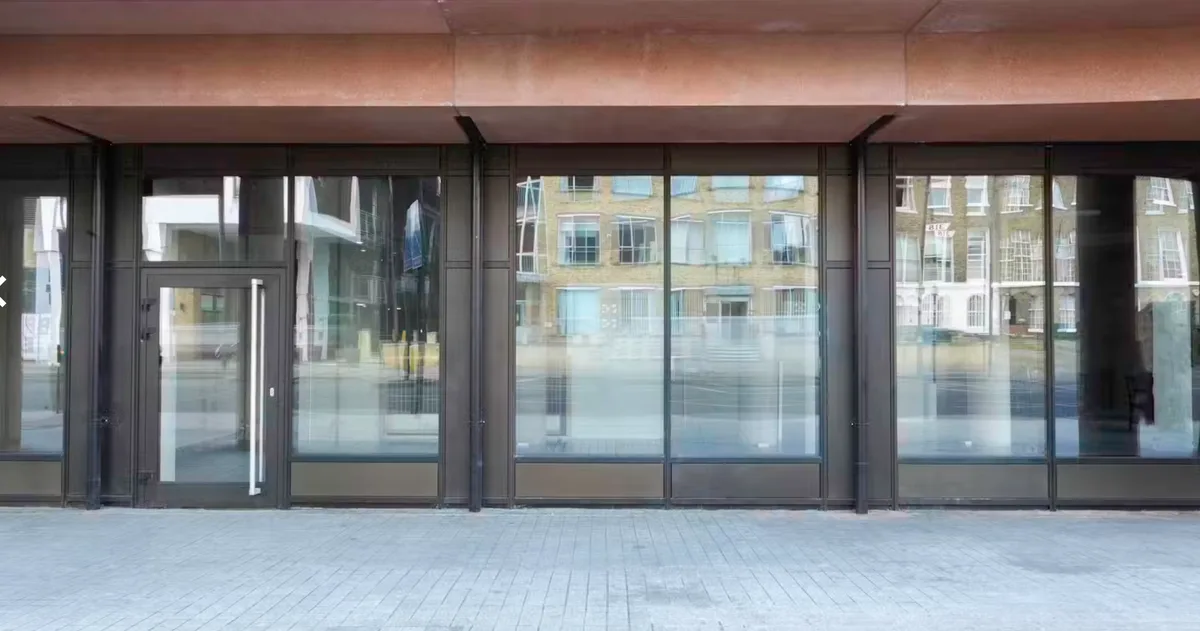 Spacious Industrial Venue with Courtyard on Kingsland Road, 260 sqm, pop up store in Greater London