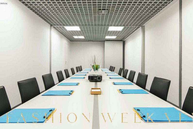 Spacious Meeting Room with Projector for Rent, 40 sqm, corporate event, pop-up rental in Milano