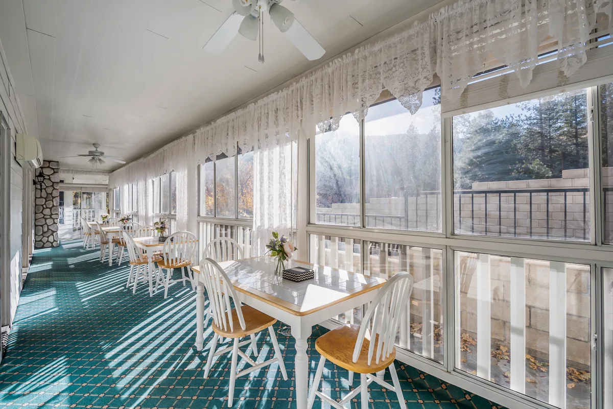 Spacious Mountain High Luxury Castle & Spa, 93 sqm, private event, pop-up rental in Wrightwood, interior view