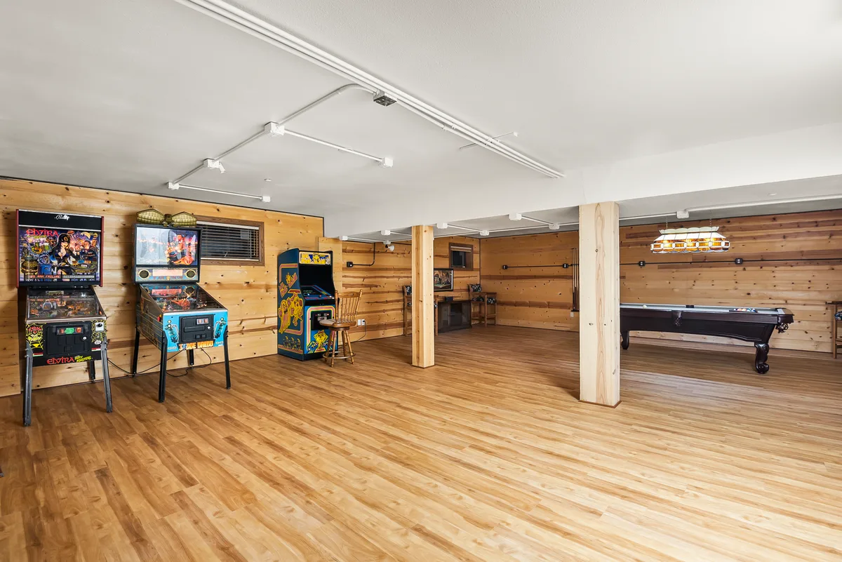 Spacious Mountain High Luxury Castle & Spa, 93 sqm, private event, pop-up rental in Wrightwood, second interior view