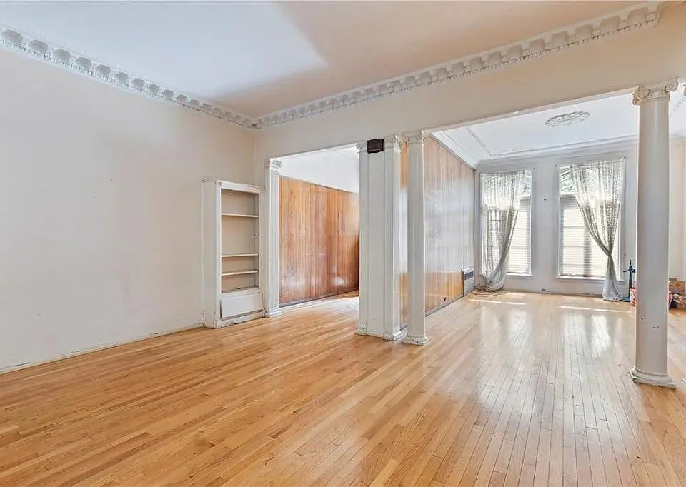 Spacious Multi-Level Property on West Bancroft Street, Toledo — 3