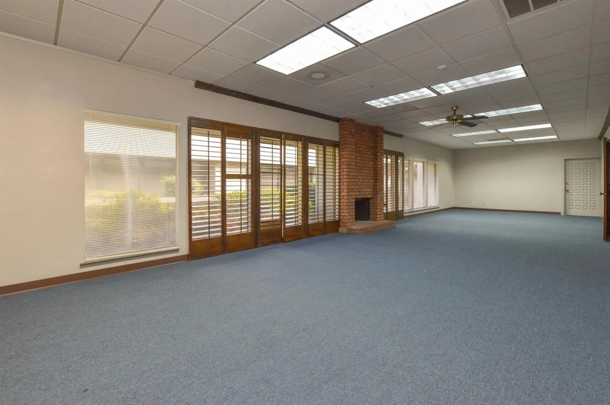 Spacious Office Close to Fresno Airport, 520 sqm, showroom presentation, pop-up rental, second interior view