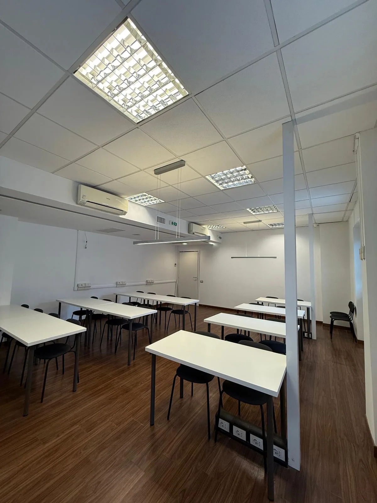 Spacious Office Space for Rent in Trastevere, 250 sqm, workshop, pop-up rental in Roma