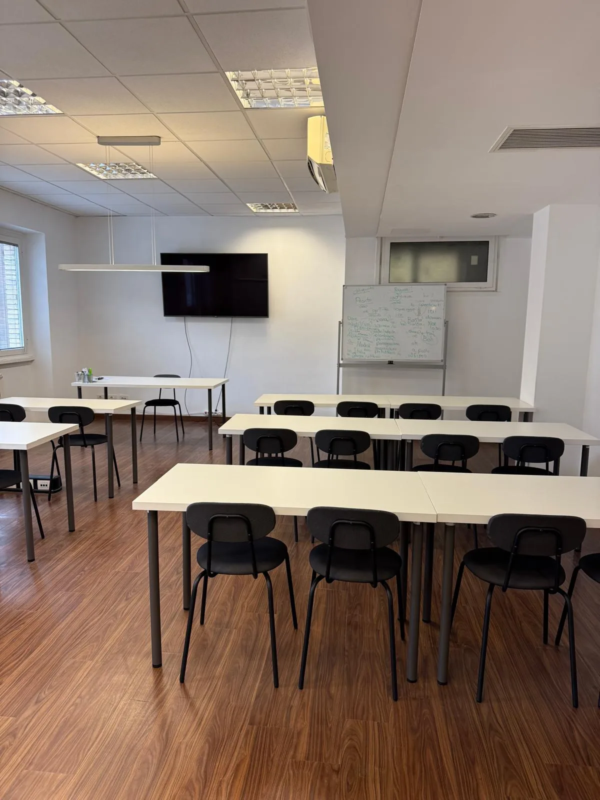 Spacious Office Space for Rent in Trastevere, 250 sqm, workshop, pop-up rental in Roma, interior view