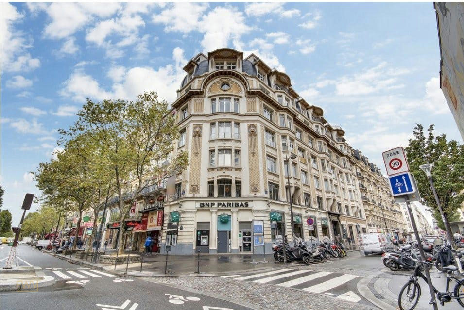 Spacious Office Space on Rue de Metz, Paris, 355 sqm, corporate event, pop-up rental