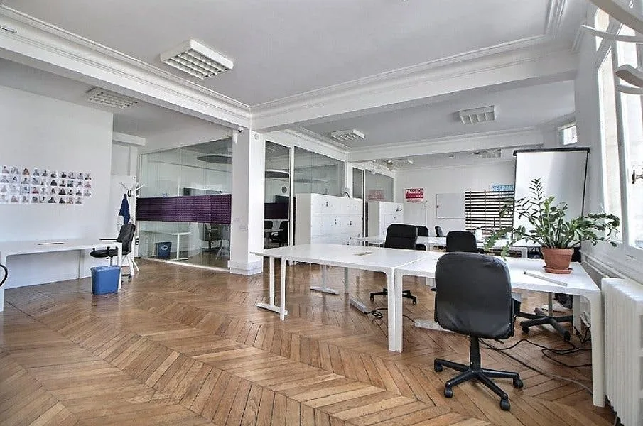 Spacious Office Space on Rue de Metz, Paris — 4