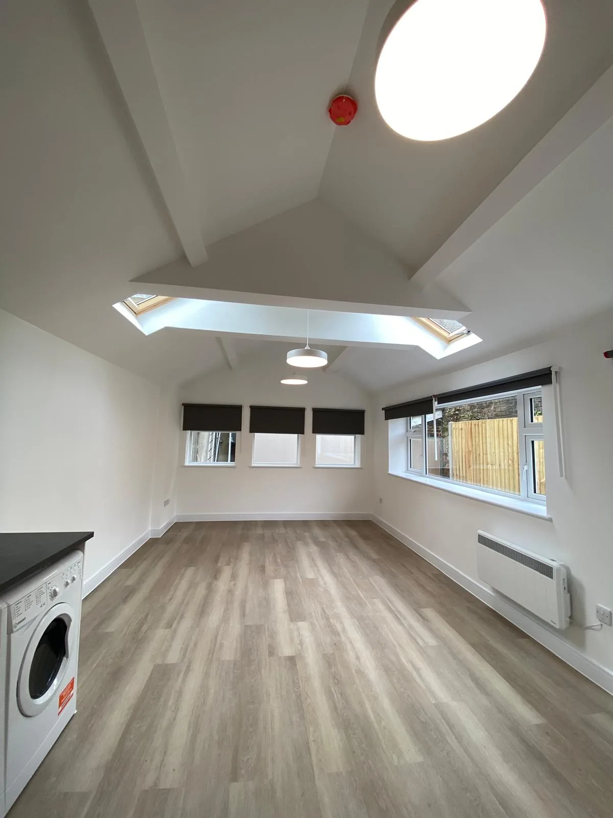 Spacious Office Space with Garden in Elephant and Castle, 167 sqm, retail activation, pop-up rental in Greater London