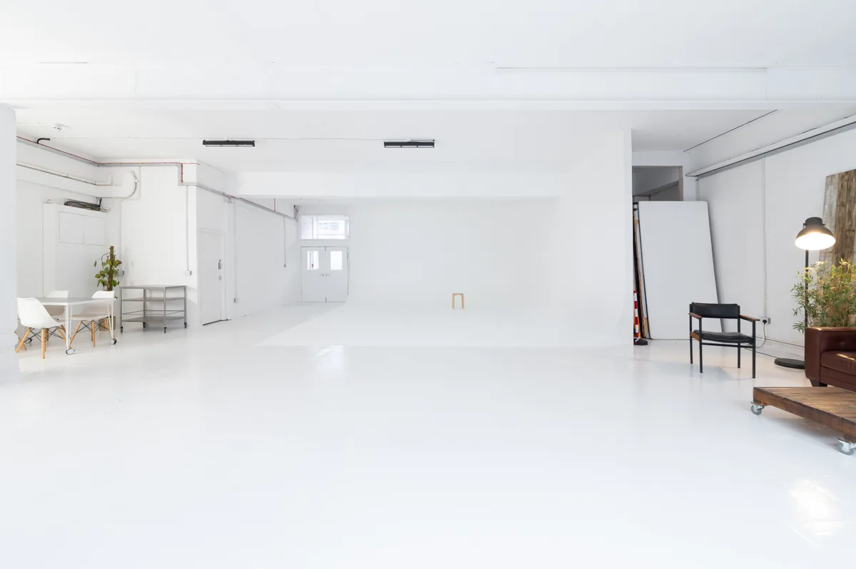 Spacious Open-Plan Studio with Infinity Cove, 140 sqm, photo shoot, pop-up rental in Greater London, interior view