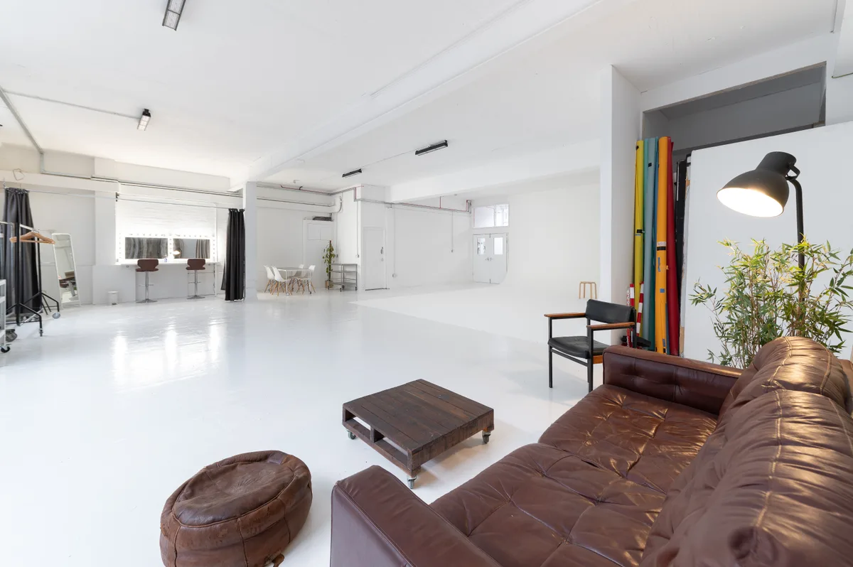 Spacious Open-Plan Studio with Infinity Cove, 140 sqm, photo shoot, pop-up rental in Greater London, additional interior view