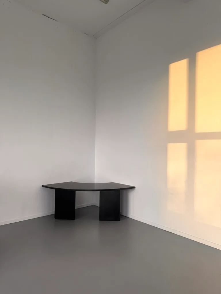 Spacious Photography Studio with Natural Light, 150 sqm, photo shoot, pop-up rental in Paris, third interior view