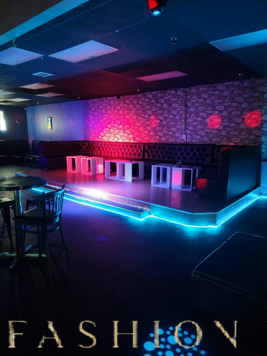 Spacious Restaurant Bar Lounge with Full Kitchen, 325 sqm, retail activation, pop-up rental in Lithonia