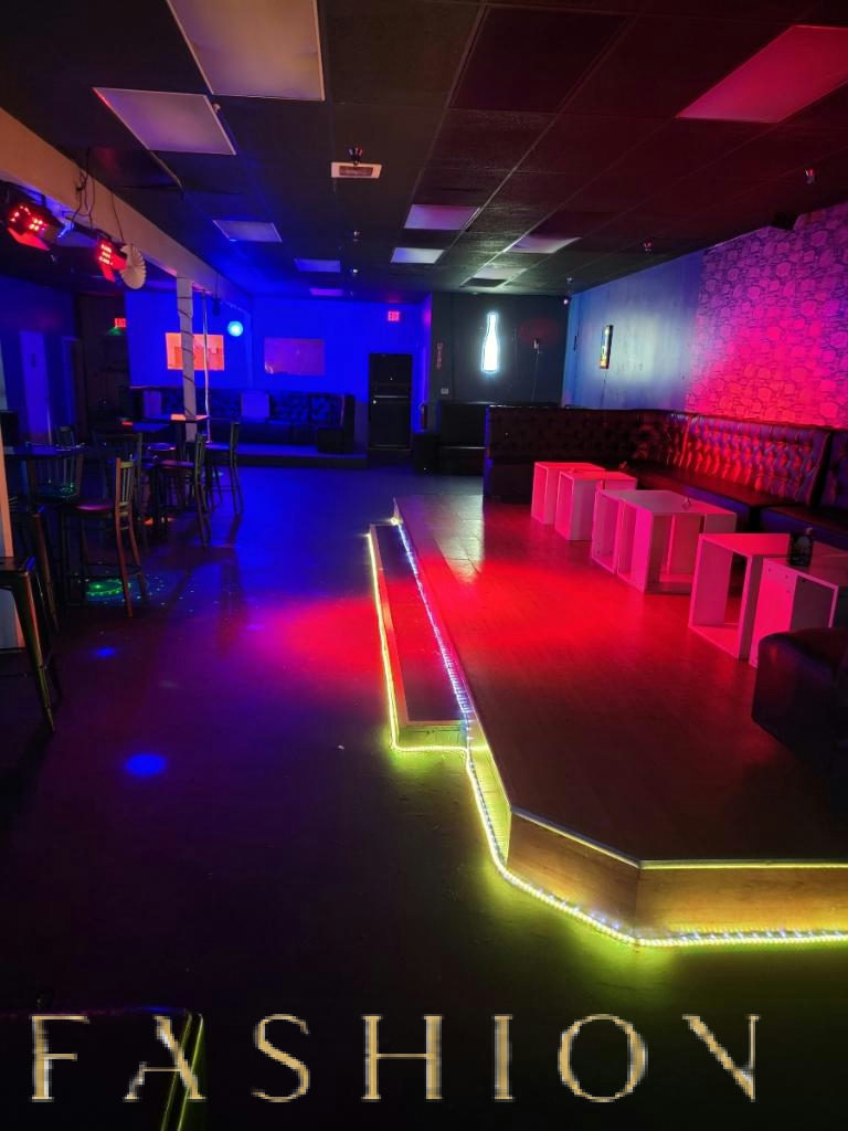 Spacious Restaurant Bar Lounge with Full Kitchen, 325 sqm, retail activation, pop-up rental in Lithonia, interior view