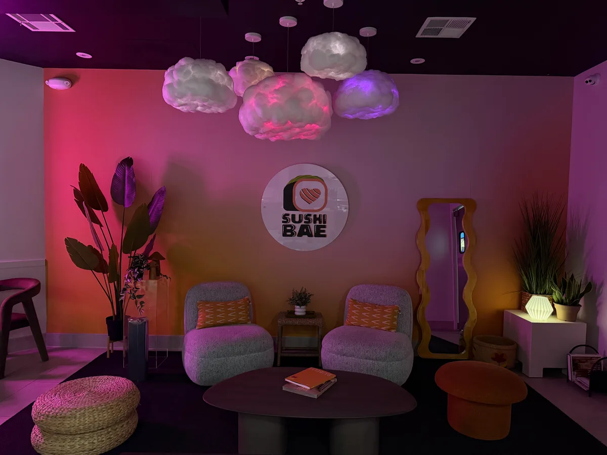 Spacious Restaurant with Modern Lounge Area, 74 sqm, pop up store in Oakland, second interior view