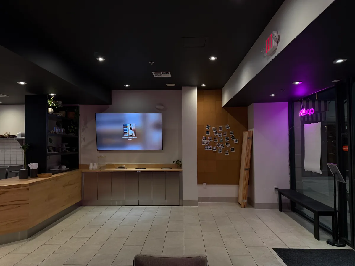 Spacious Restaurant with Modern Lounge Area, 74 sqm, pop up store in Oakland, additional interior view