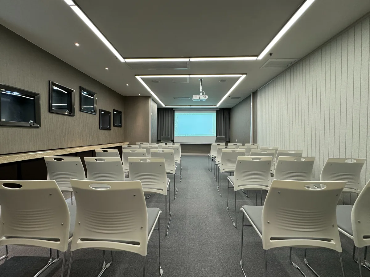 Spacious Room for Rent Suitable for Classes or Meetings, 47 sqm, workshop, pop-up rental in Hong Kong