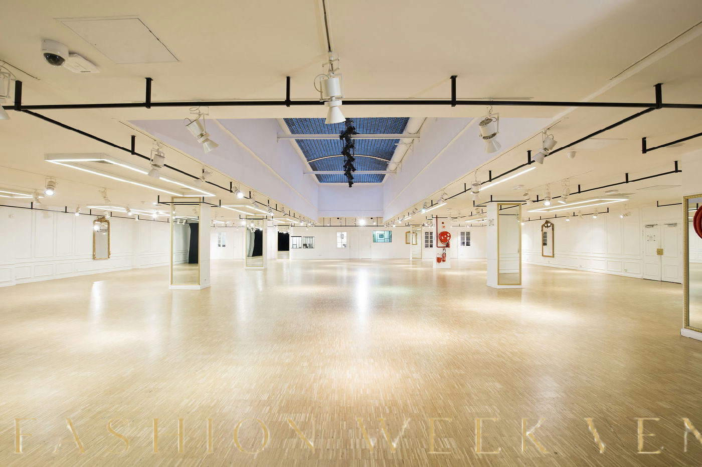 Spacious Showroom Ideal for Events Near Trocadéro, 1000 sqm, product launch, pop-up rental in Paris, interior view