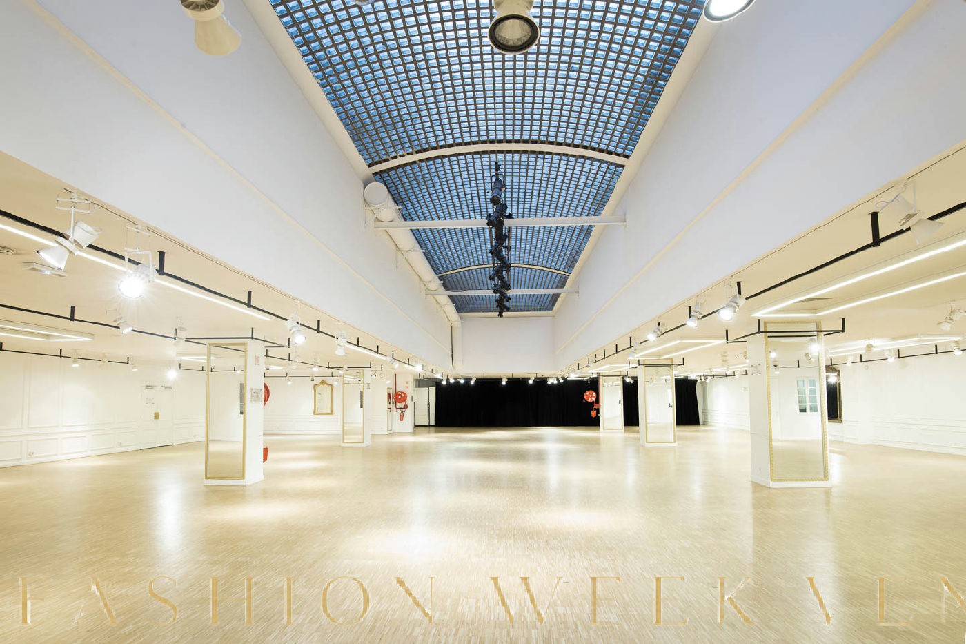 Spacious Showroom Ideal for Events Near Trocadéro, 1000 sqm, product launch, pop-up rental in Paris, second interior view