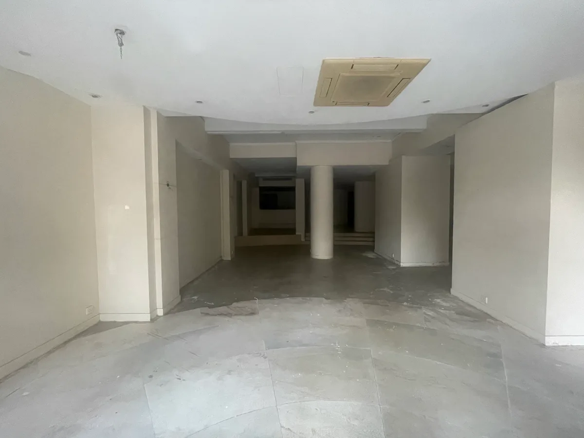 Spacious Street Shop Available in Prime Residential Area, 112 sqm, retail activation, pop-up rental in Hong Kong