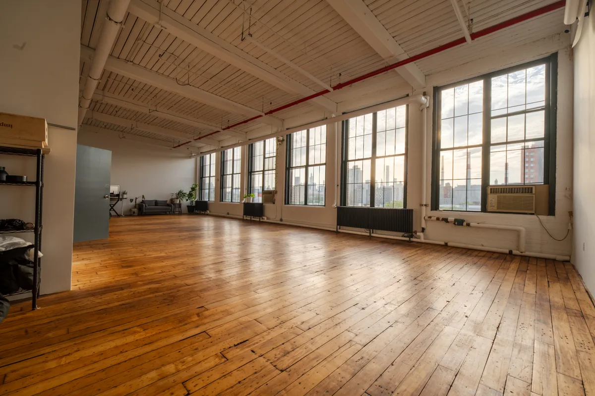 Spacious Studio Loft with NYC Skyline Views, 223 sqm, photo shoot, pop-up rental in Queens