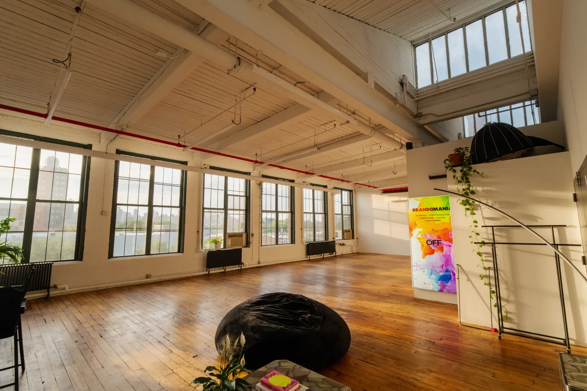 Spacious Studio Loft with NYC Skyline Views, 223 sqm, photo shoot, pop-up rental in Queens, second interior view
