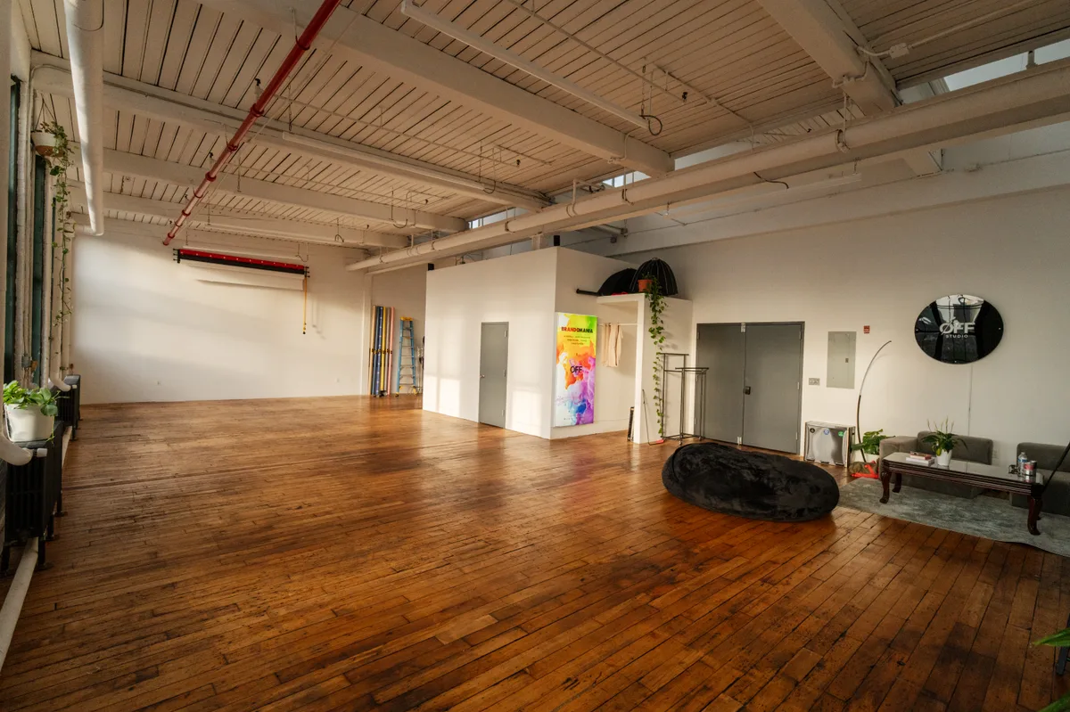Spacious Studio Loft with NYC Skyline Views, 223 sqm, photo shoot, pop-up rental in Queens, third interior view