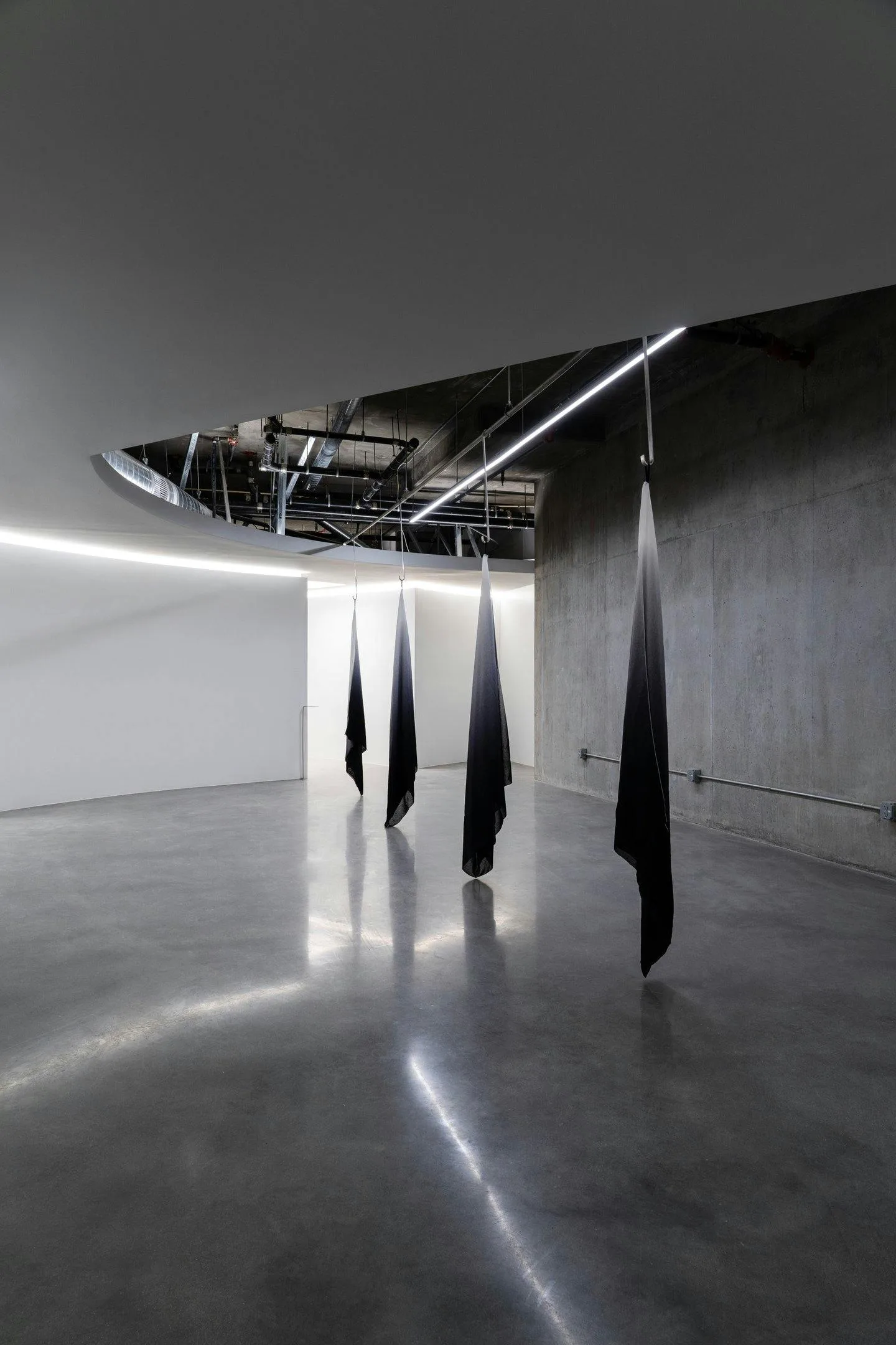 Spacious Urban Loft Studio in Los Angeles Arts District — 2