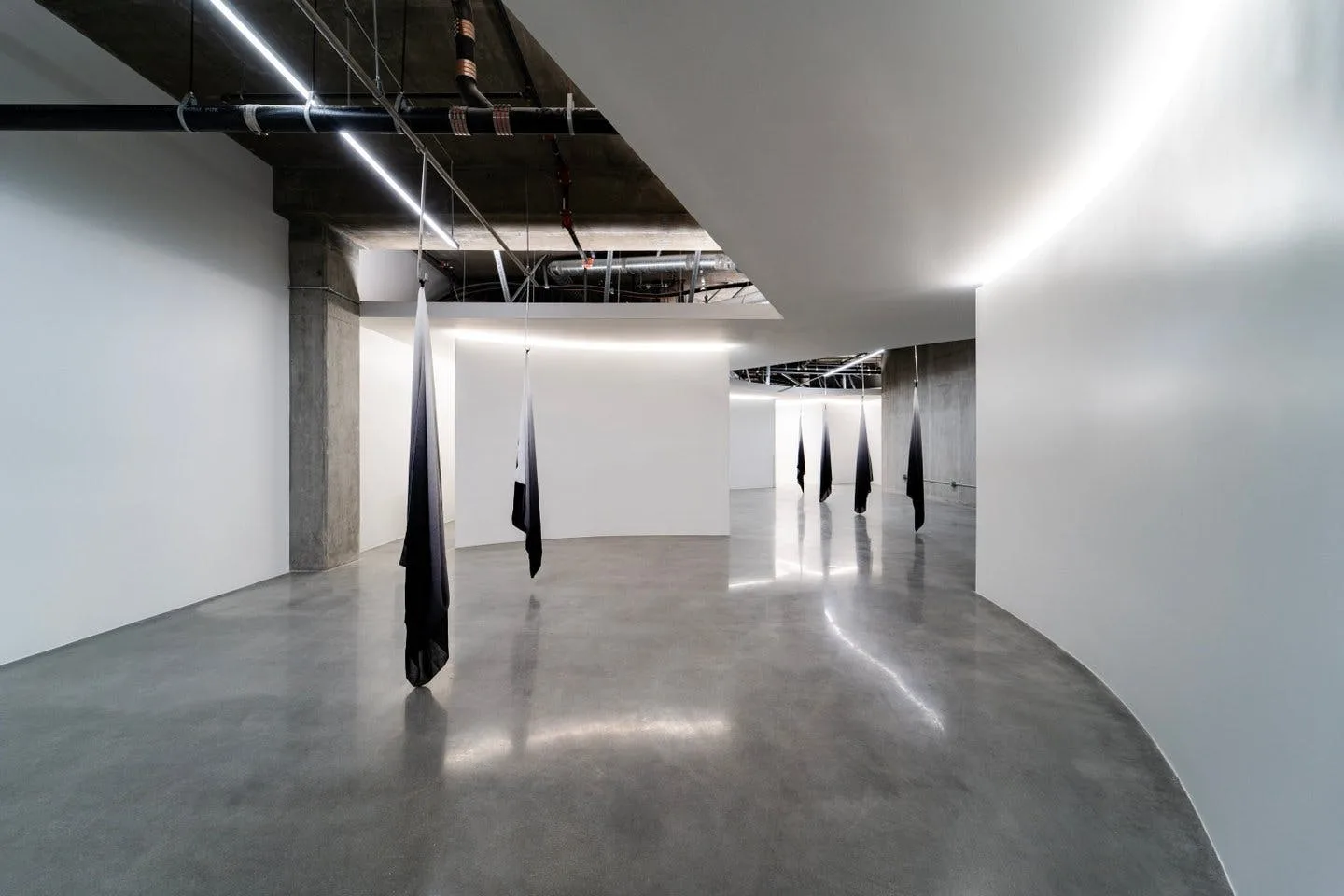 Spacious Urban Loft Studio in Los Angeles Arts District — 3