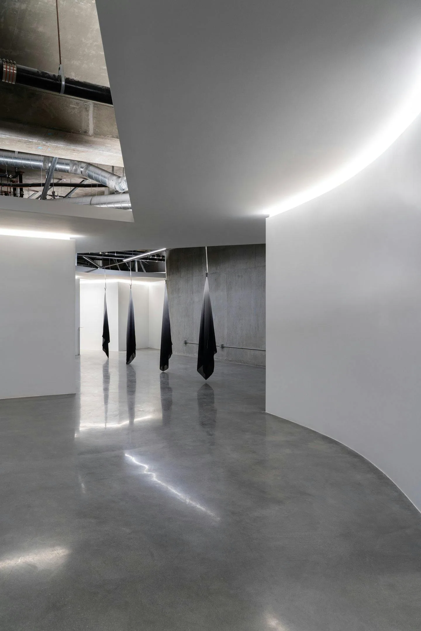 Spacious Urban Loft Studio in Los Angeles Arts District — 4