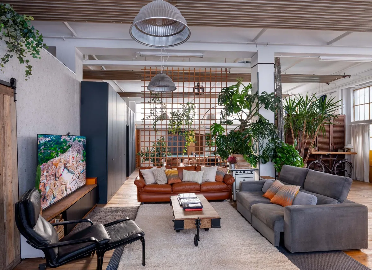 Spacious Vintage Loft with Covered Courtyard, 250 sqm, art exhibition, pop-up rental in Milano, second interior view