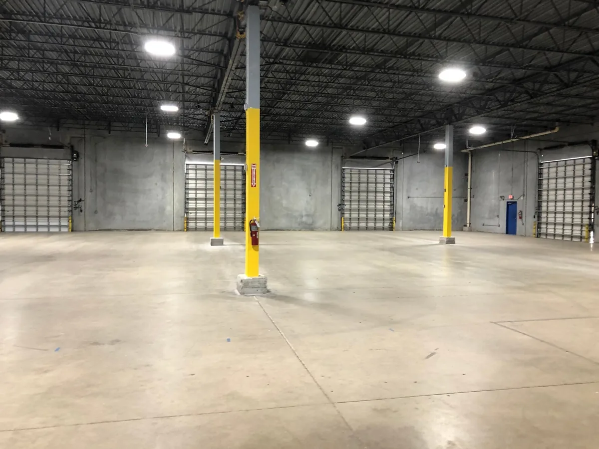 Spacious Warehouse with Modern Amenities in Boynton Beach, 362 sqm, retail activation, pop-up rental