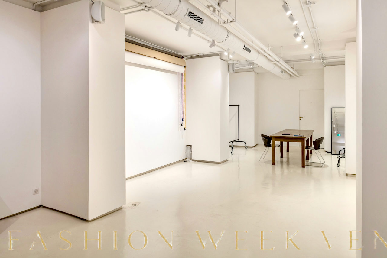Spacious White Cube Photo Studio with Professional Amenities, 55 sqm, photo shoot, pop-up rental in Paris