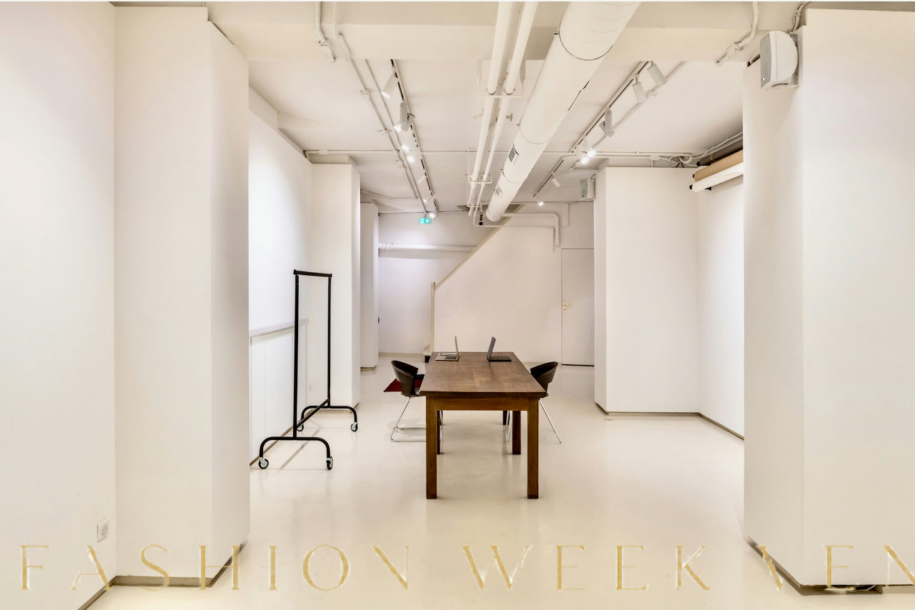 Spacious White Cube Photo Studio with Professional Amenities, 55 sqm, photo shoot, pop-up rental in Paris, interior view