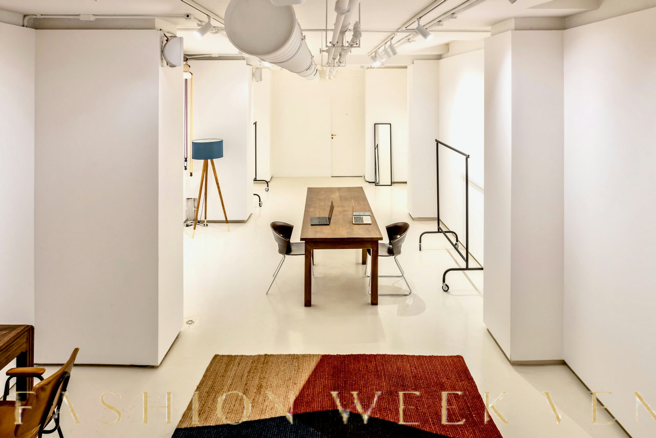 Spacious White Cube Photo Studio with Professional Amenities, 55 sqm, photo shoot, pop-up rental in Paris, second interior v…