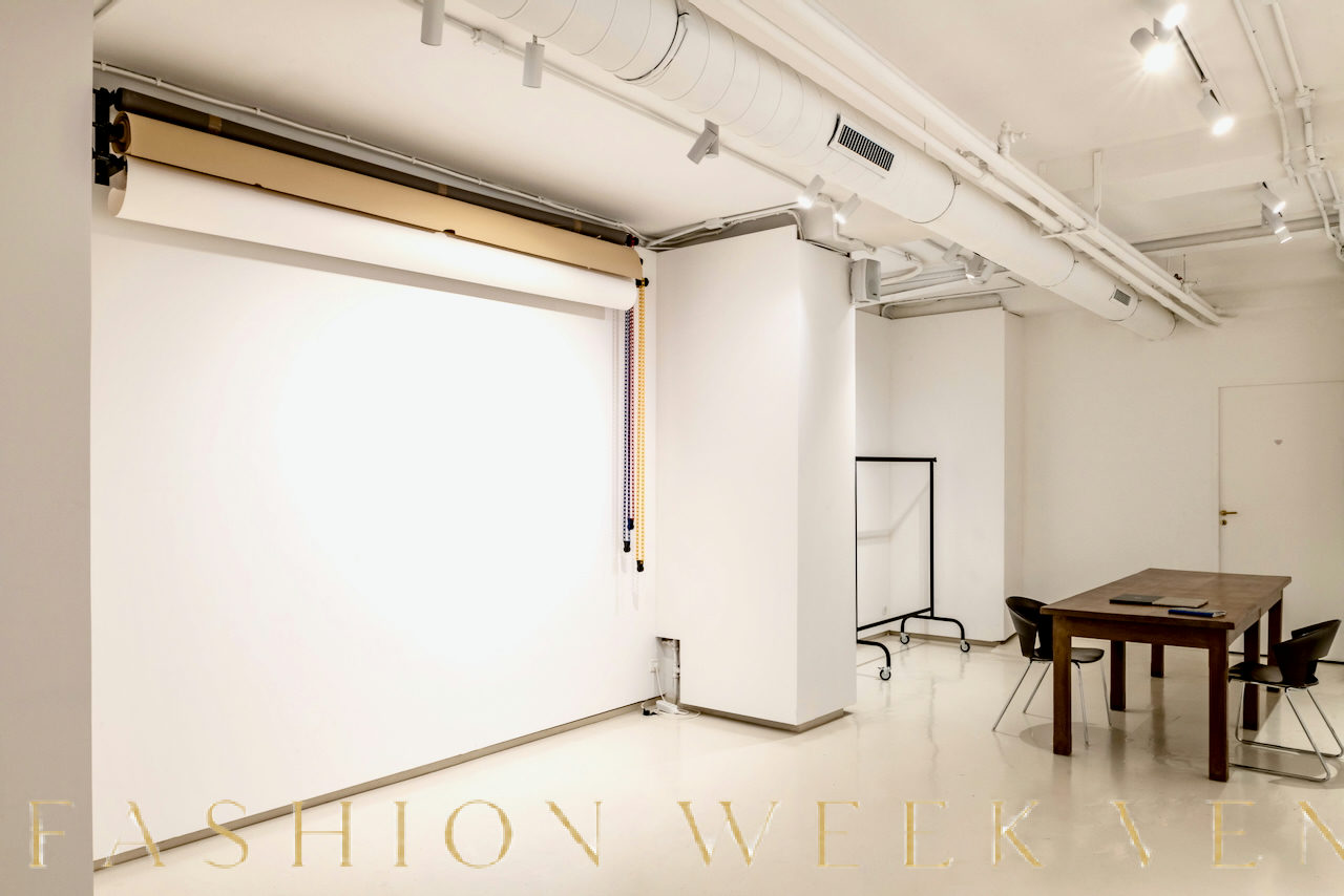 Spacious White Cube Photo Studio with Professional Amenities, 55 sqm, photo shoot, pop-up rental in Paris, third interior vi…