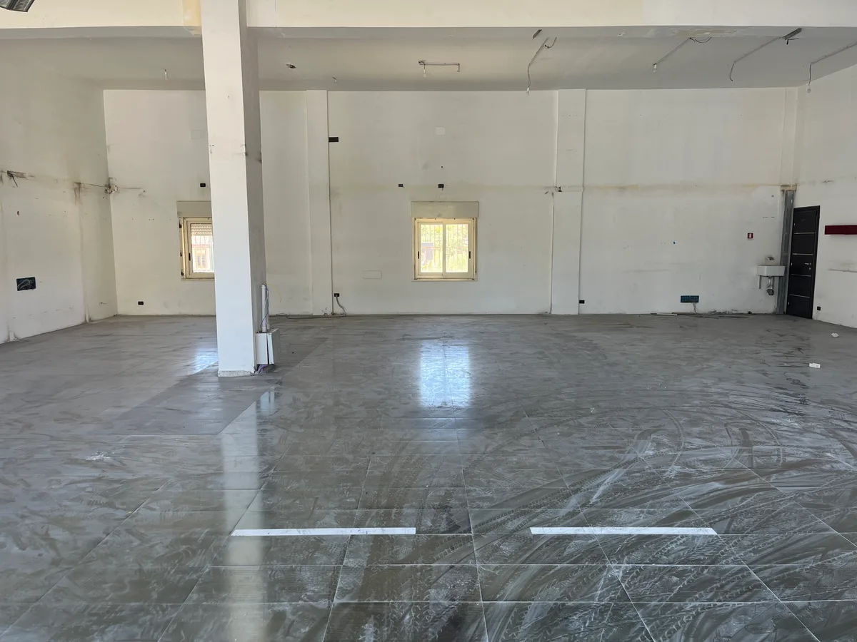 Spazio Commerciale di 200mq con Parcheggio Autonomo, 200 sqm, retail activation, pop-up rental in Villaggio Mosè