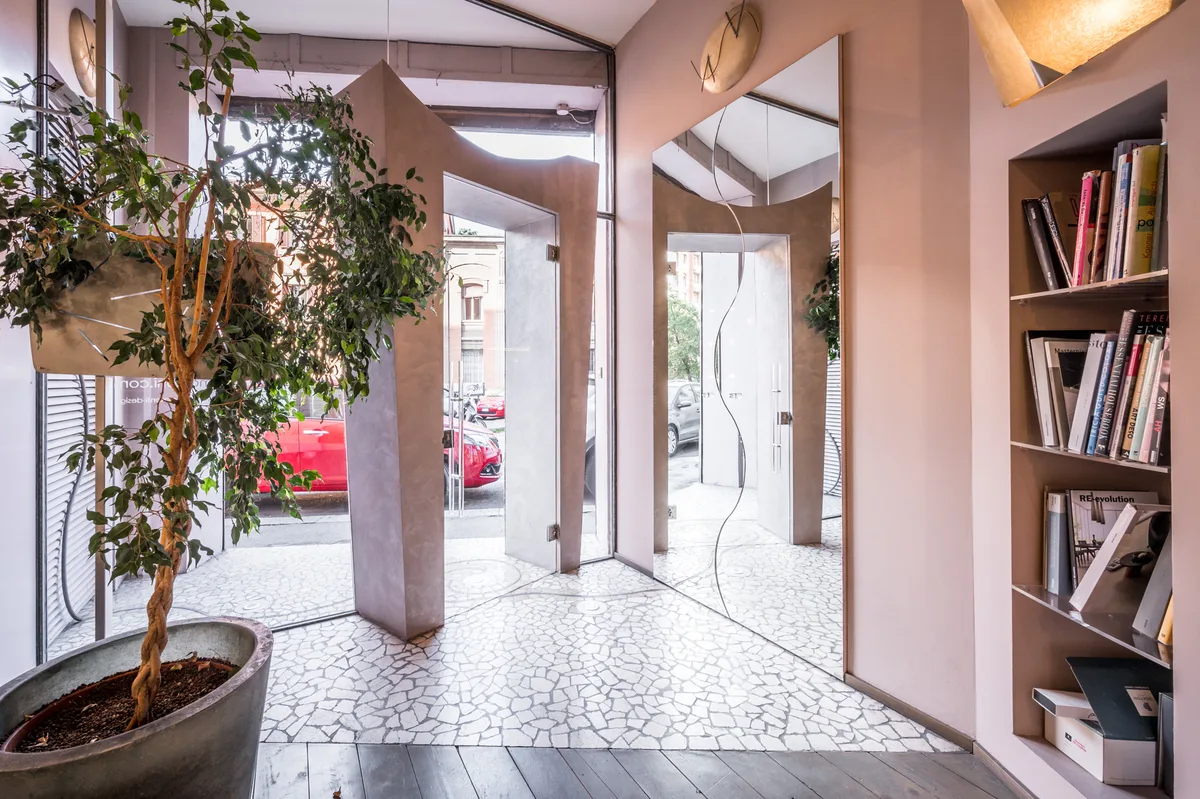 Spazio commerciale polifunzionale di 70 mq, 70 sqm, pop up store in Bologna, interior view