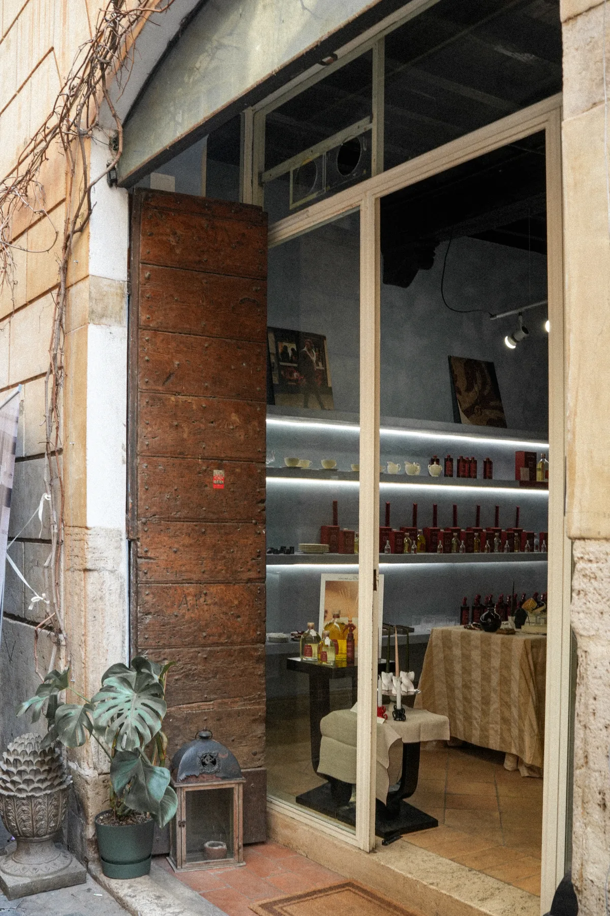 Spazio espositivo rinascimentale di 37 mq, 37 sqm, pop up store in Roma, third interior view