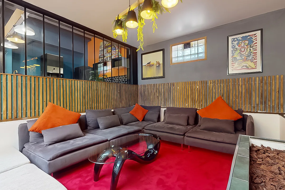 Spectacular 200 m² Industrial Loft Near Paris, showroom presentation, pop-up rental in Suresnes, additional interior view