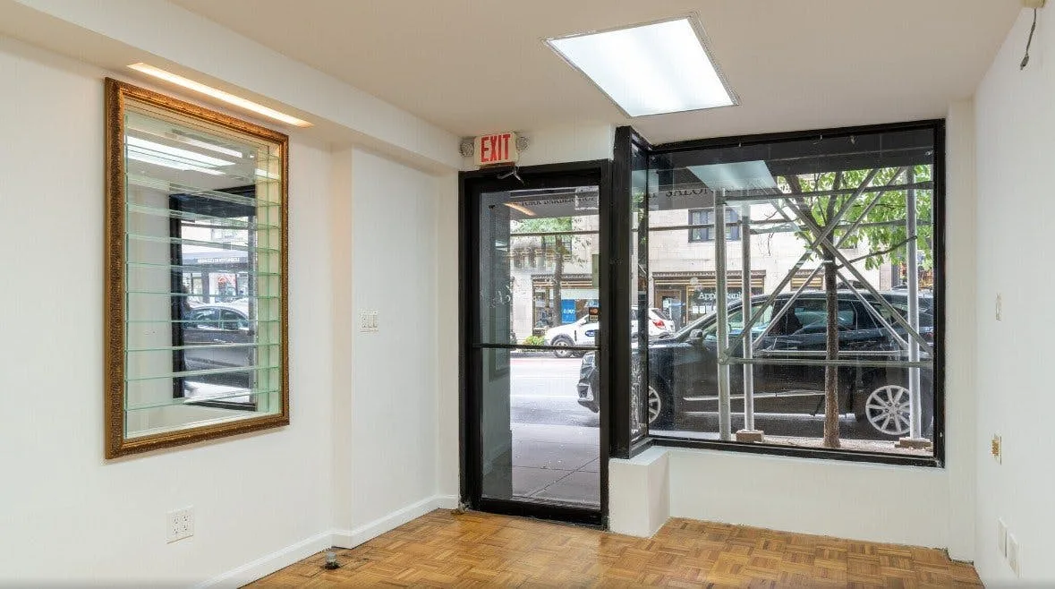 Standard Retail Space on the Upper East Side, New York — 2