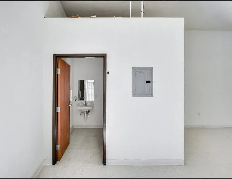 Storefront and Pop-Up Space on Florence Avenue, Los Angeles — 3